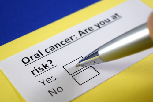 Importancia de las revisiones de cáncer oral Beverly Hills Dr. Farnoosh