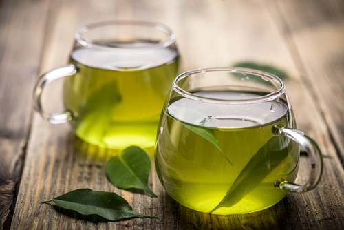 Un nuevo estudio revela que beber té verde favorece la salud de dientes y encías